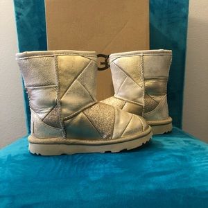 UGG gold patch classic short